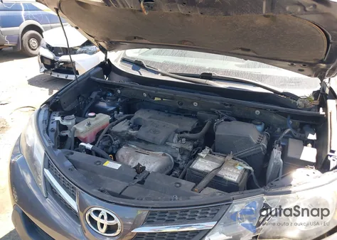 2015 Toyota Rav4 Xle z USA, uszkodzony, nr VIN JTMRFREV9FJ039204